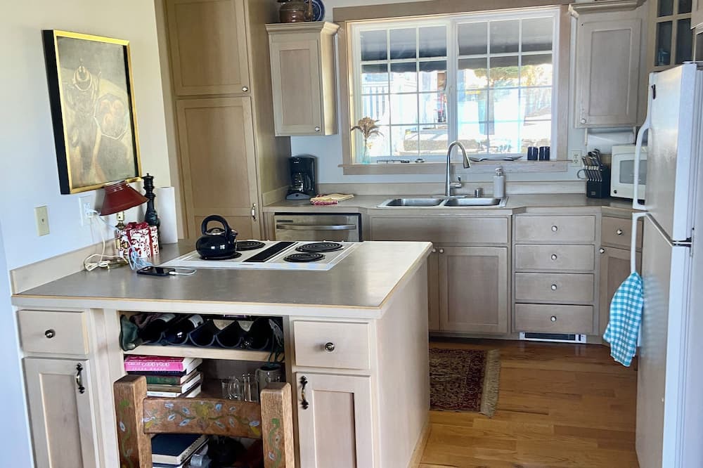 Burley House | Coastal Bliss: Your Dream Beachfront Getaway