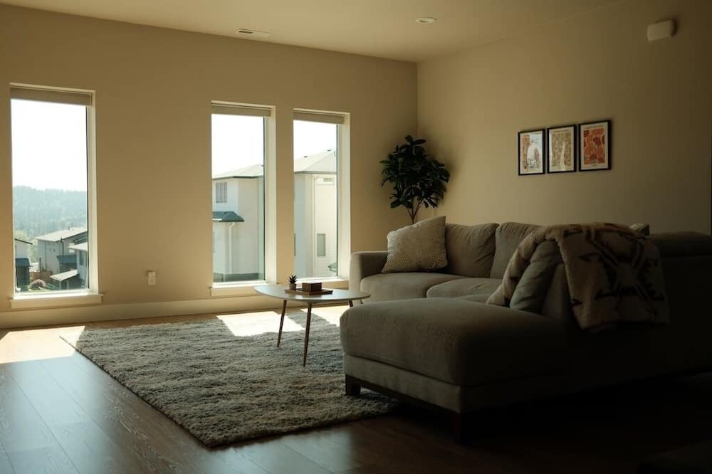 Rock Creek House | Clean and Bright New Build w/ Mountain Views