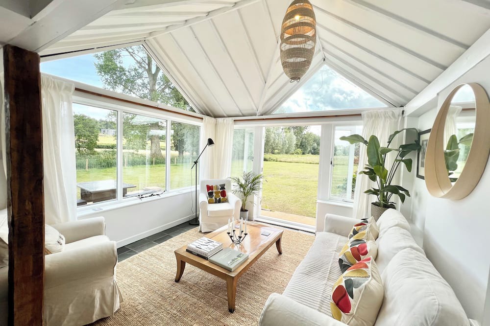 Yattendon House | Idyllic riverside cottage