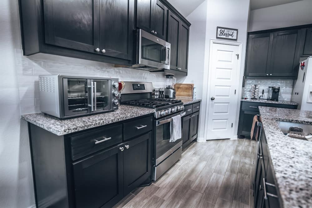 Kyle House | The Lone Star | 3BD 2BA | Pool | Playground | Pickleball