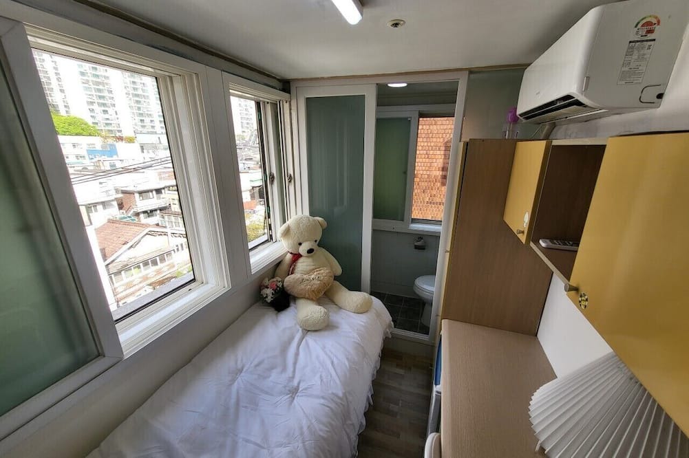 Noryangjin House | “Cozy accommodation”5min to the subway station. 20-30min you can reach downtown