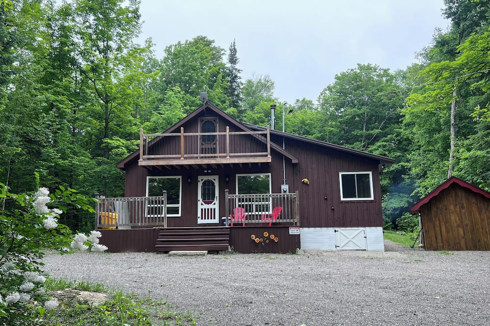Irondale Cabin | Private Cabin, Perfect for families! Two Kayaks! Horseshoe Pits! Fire Pit!