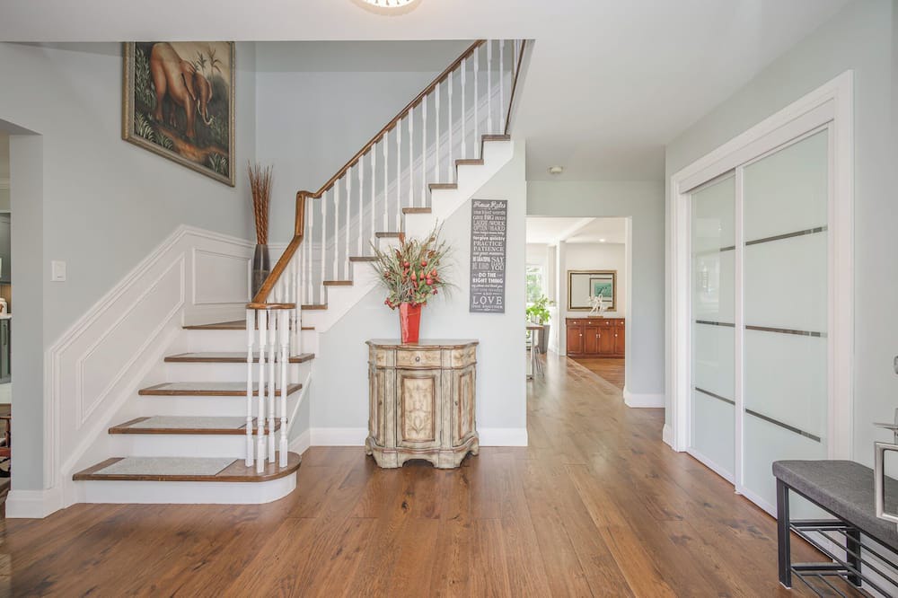 Hamilton House | STUNNING EXECUTIVE HOME- FURNISHED!!!