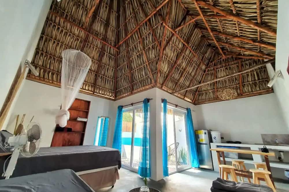 El Paredon House | Iguanas Bungalow /private bathroom and pool! AZURA