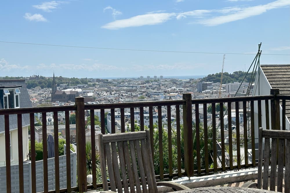 St. Helier Apartment | Modern Apartment, Great Location, Fabulous View