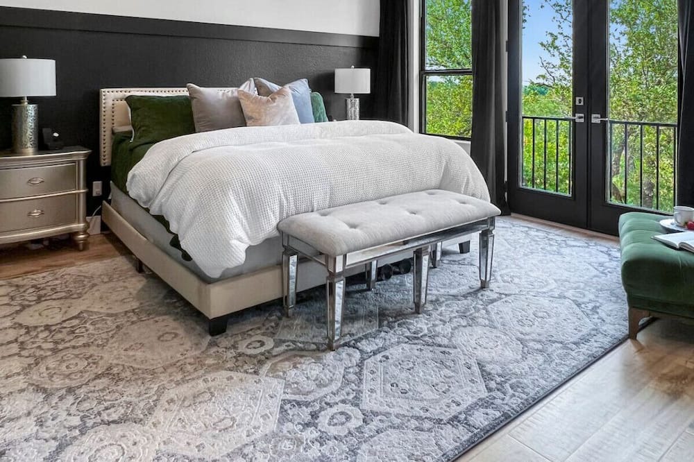 Pedernales Canyon Ranch House | *NEW* Hot Tub, Peaceful Luxe Country Escape! 10 Mins to Galleria! "Rocking A Good Life"