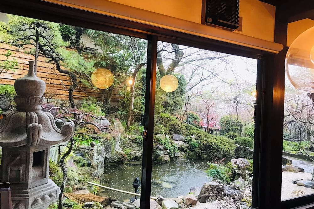 Nishi Ward House | 3 minutes walk to Mitakiji Temple! This guesthouse is a house where you can enjoy Nishikigoi and a Japanese garden.