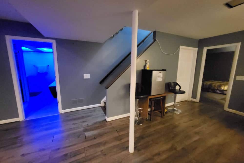 Owings Mills House | Charming 1-bedroom,with Living room BASEMENT APT in Owings Mills with a POOL!