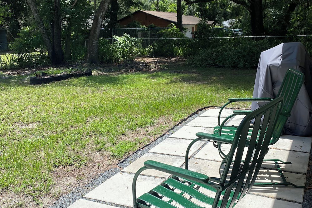 DeLand House | Two Bedroom, One Bath Home in Quiet Neighborhood