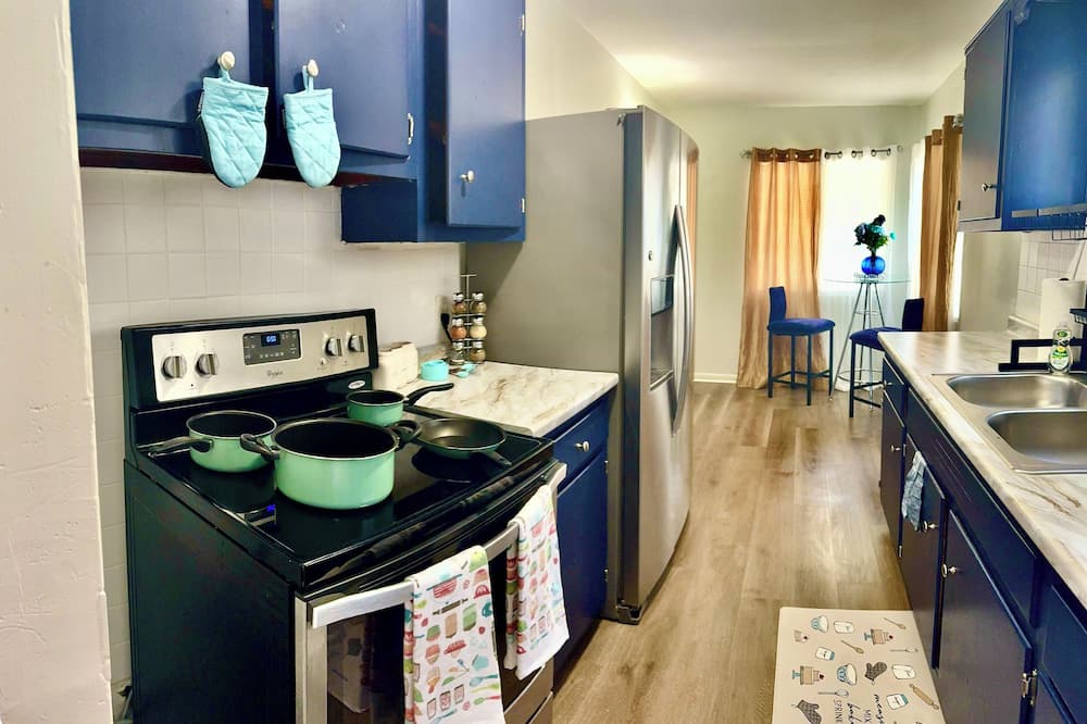 West Akron House | Glamorous 3-bedroom house with WiFi, AC in fabulous Akron