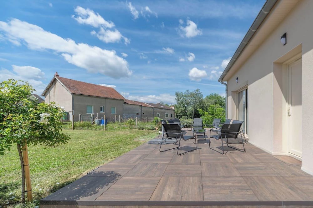 Brout-Vernet House | Large designer country house - free parking