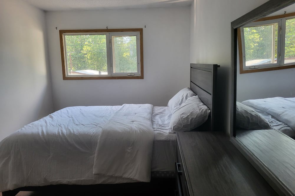 Haines Junction House | Comfy Room in Haines Junctionn