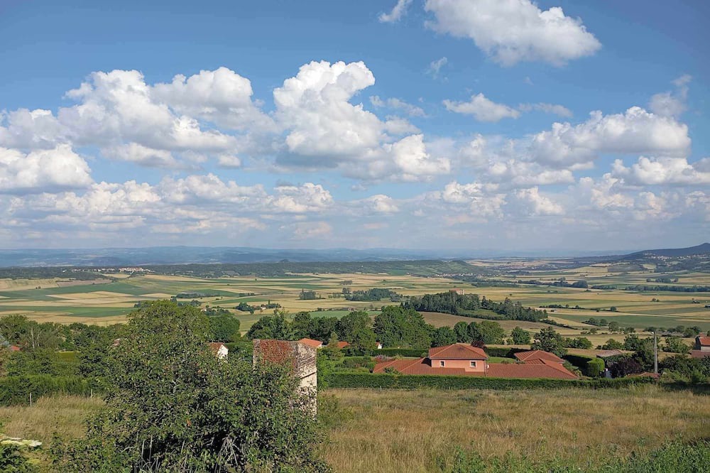 Solignat House | Maison Familiale Avec Petite Cour Fermée au Coeur de L'auvergne