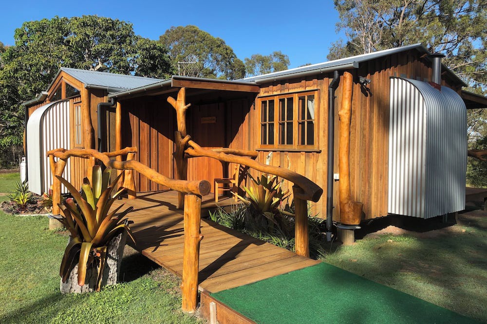 River Heads Cabin | Mango Lodge romantic cabin at River Heads near Fraser Island