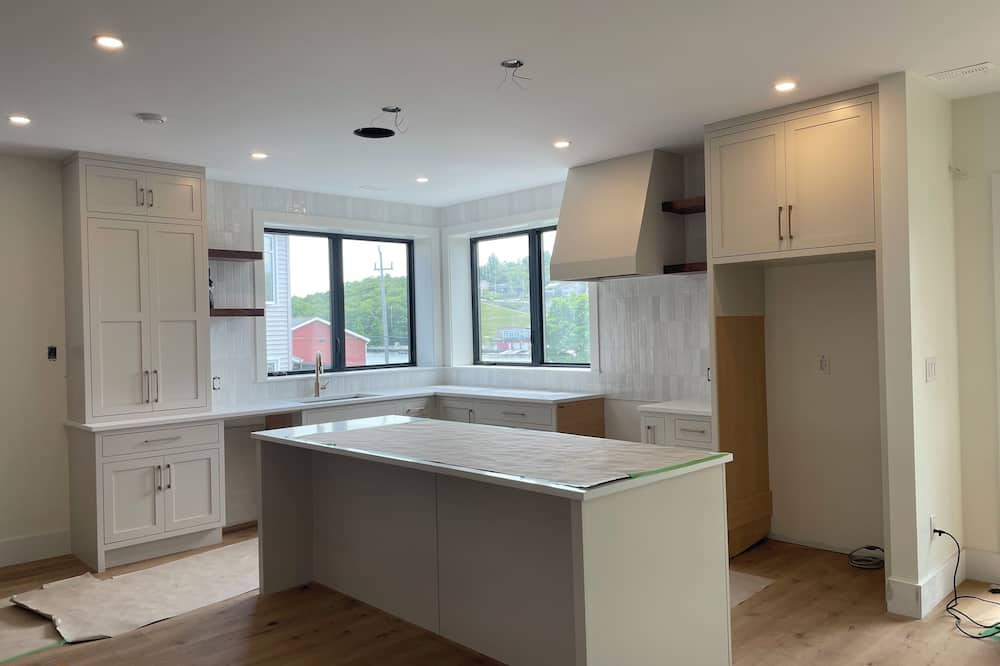 Dartmouth House | Beautiful 3 bedroom by Lake Banook!