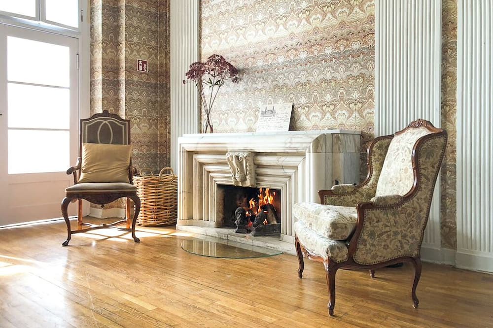 Neu Fahrland Apartment | Apartment "Stall innen" in the country house at Jungfernsee with lake access