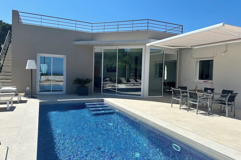Begur Villa | Sea views, located 600 meters from the beach. Garden, pool, and A/C.