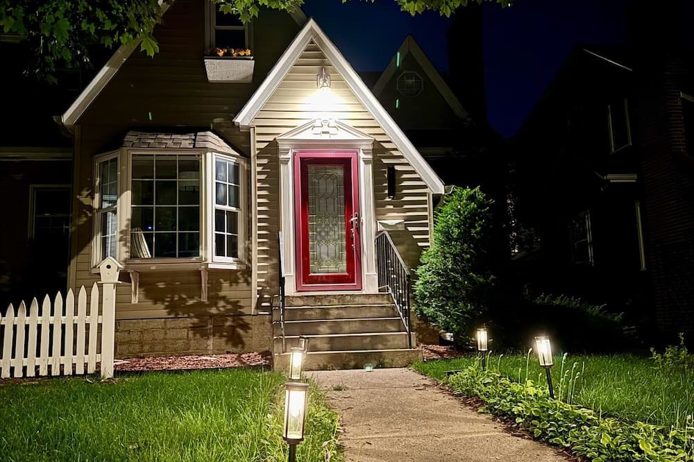 Fulton House | Charming 2-bed Suite with AC &WiFi ^^50th & France ONLY 1m to Lake Harriet!!