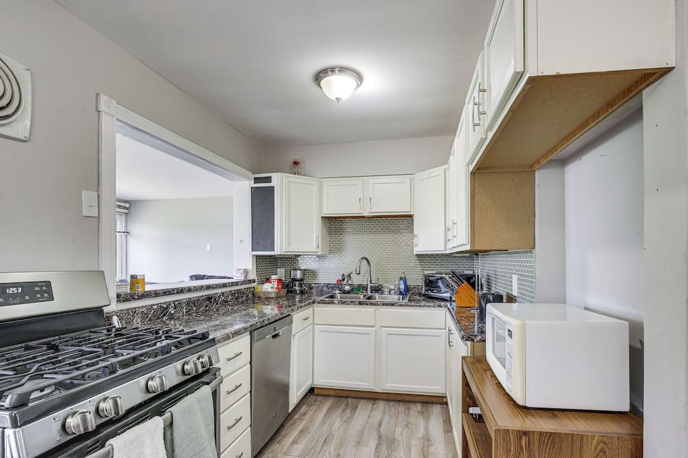 Airport Township House | Pet-Friendly Home - 3 Mi to St Louis Airport