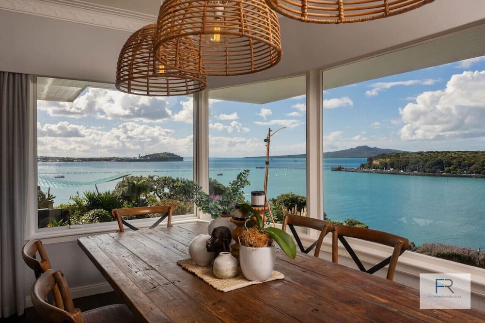 Orakei Apartment | Stunning Luxury Apt with Panoramic Ocean Views and Spa