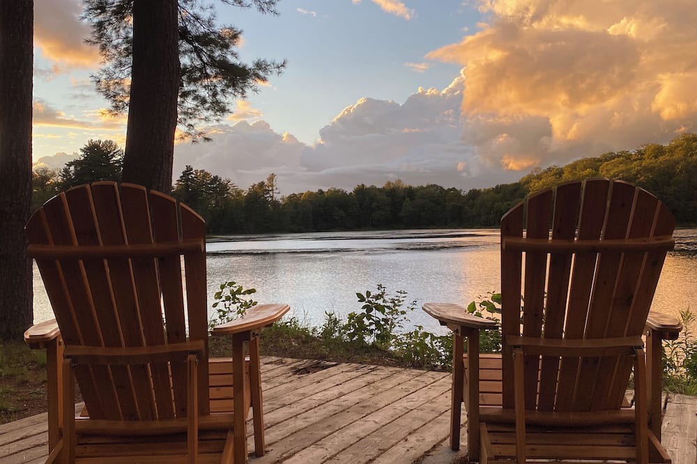 Seguin Cottage | Private Parry Sound Waterfront Retreat with Sunroom, Gamesroom, Sauna, Hot Tub