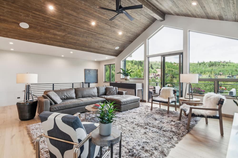 Three Peaks House | Views! 2024 built home. Avail Sept 2024, Summer 2025, ELEVATOR. 3 KING BEDS