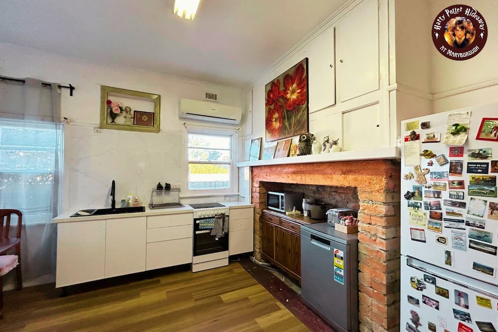 Maryborough Cottage | Harry Potter home in Maryborough, Victoria. Central located, cozy and spacious