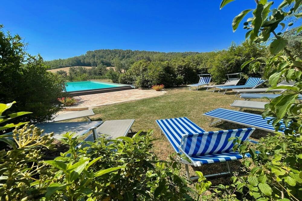 San Brizio Villa | Exc beautiful villa, pool + grounds - pool house - sleeps 12 guests
