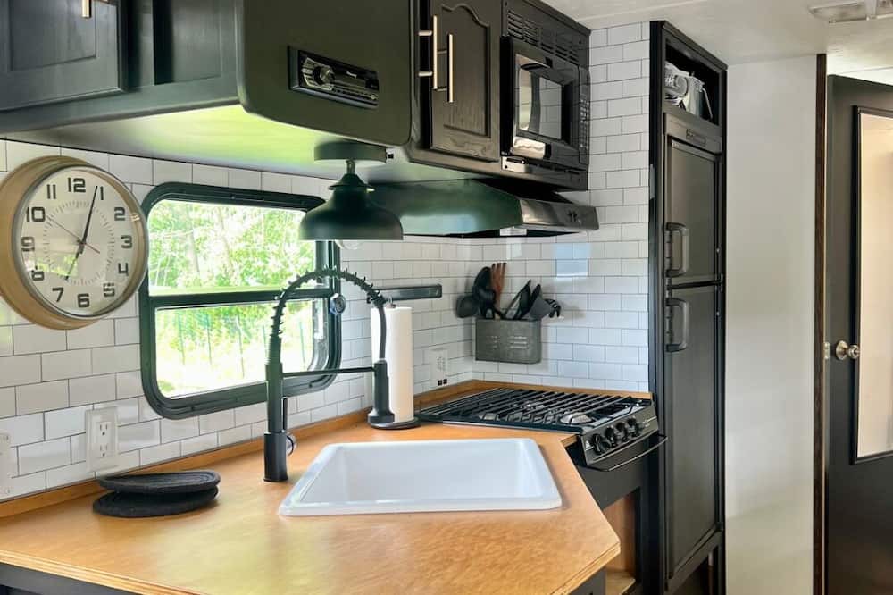 Gardiner House | Cozy 2-bedroom mobile home with Pool, AC in lovely Gardiner