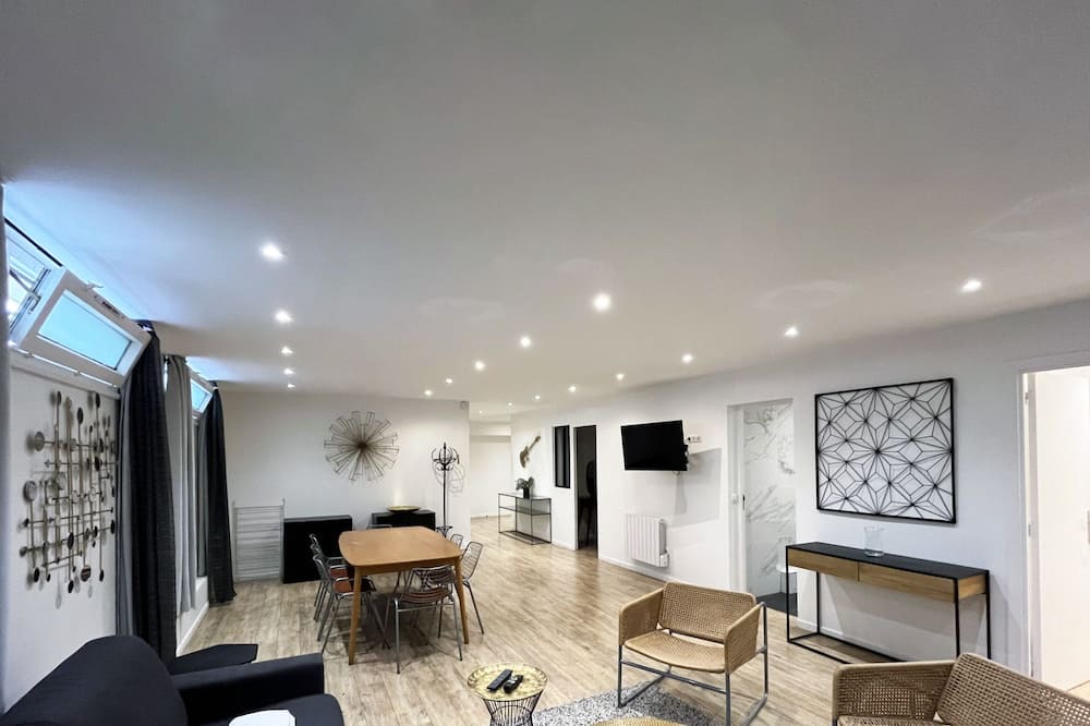 Amerique Apartment | Urban Flat 185 - Pretty 2 Bedroom Apartment in Paris