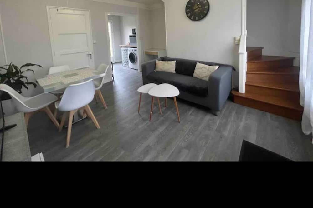 Le Creusot House | Maisonnette T3 duplex 4 pers + baby. Fully equipped, comfort assured.