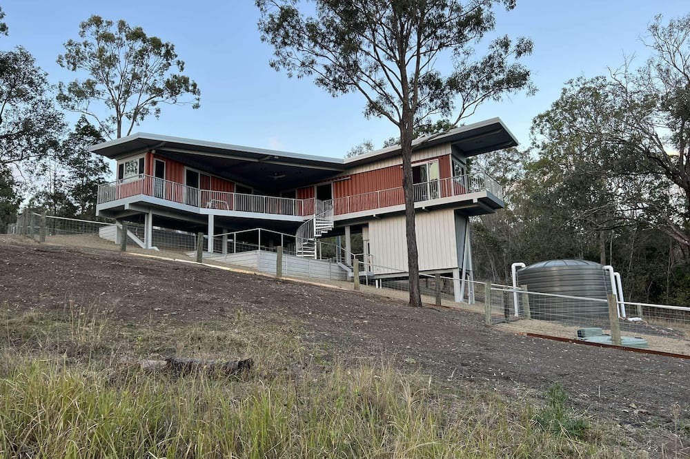 Mount Alford Cabin | Luxury container cabin with scenic views & outdoor bath close to wineries
