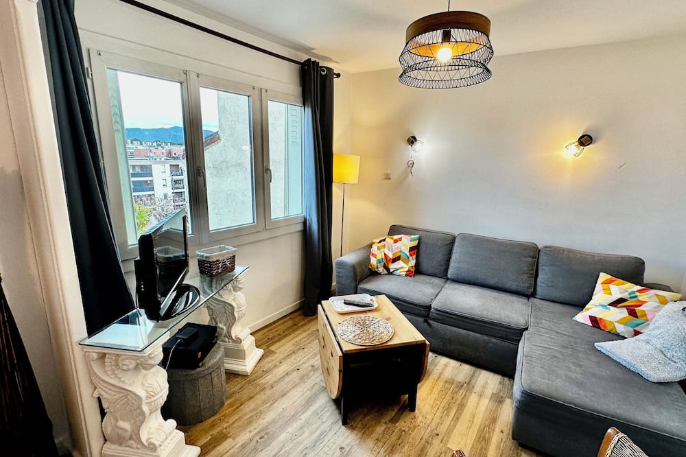 4th Arrondissement Apartment | Charming Cocoon Urban rooftop view