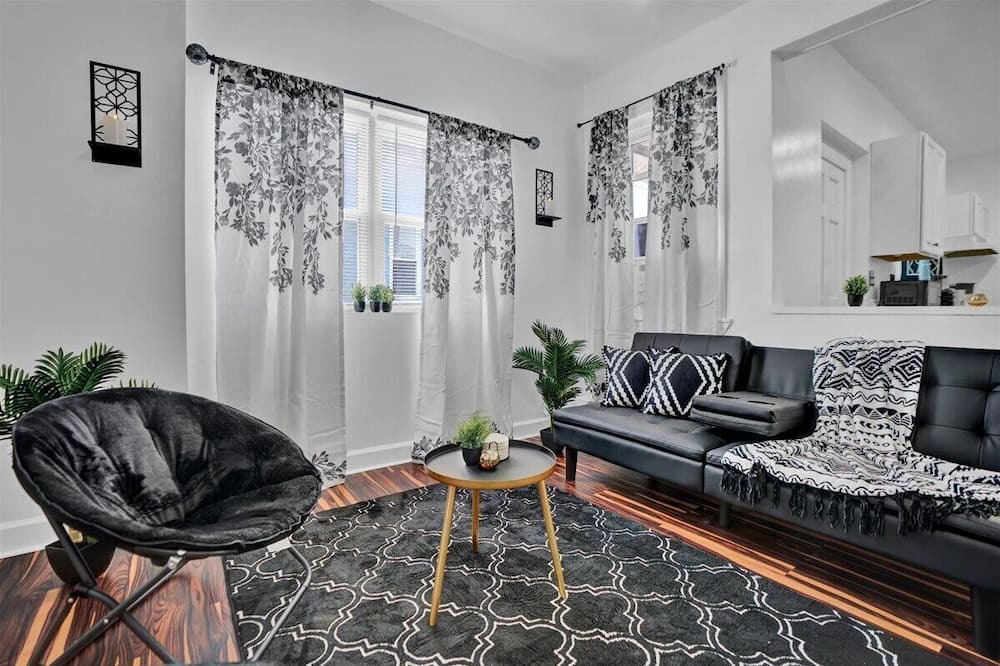 Allentown Apartment | Allentown paradise near ppl center -1 paid parking per booking