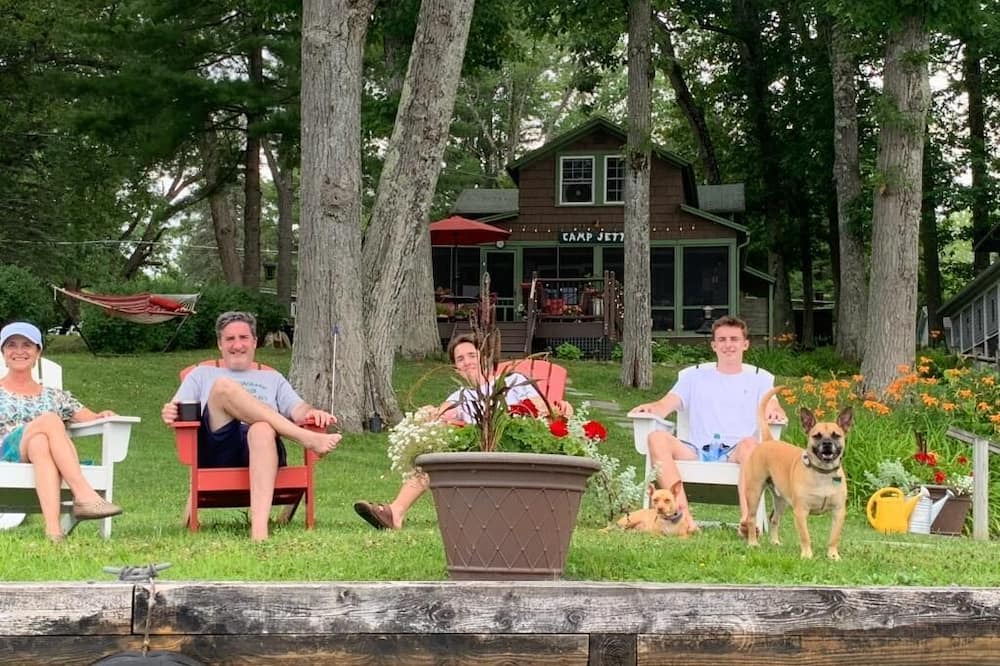 Cazenovia Cottage | Beautiful Watefront Camp for Rent on Cazenovia Lake. Sleeps 12. Dock/Rafts.