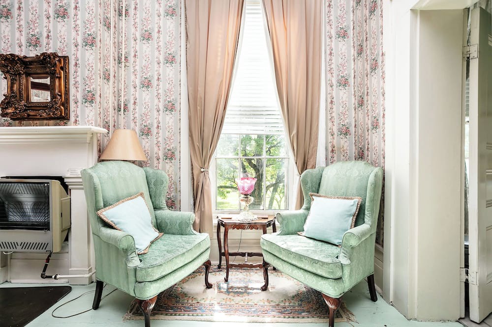 Springfield Bed & Breakfast | 1851 Historic Bed & Breakfast on 14 acres
