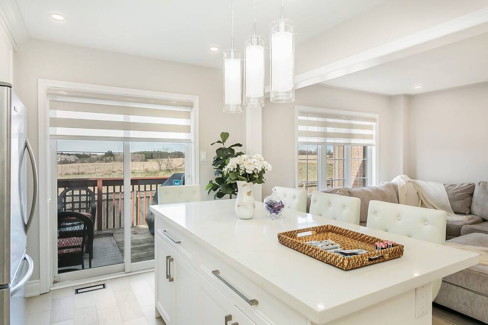 Vaughan Bed & Breakfast | Spotless Pet & Smoke Free Home Near Wonderland
