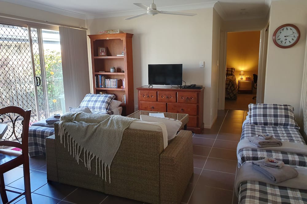 Narangba Apartment | Narnie's Place with Breakfast - Relaxing Guesthouse; Bush, Creek, Walking Tracks