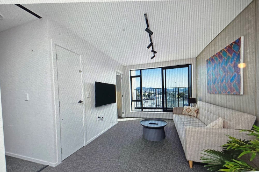 Wellington Apartment | Modern sunny apartment close to central wellington