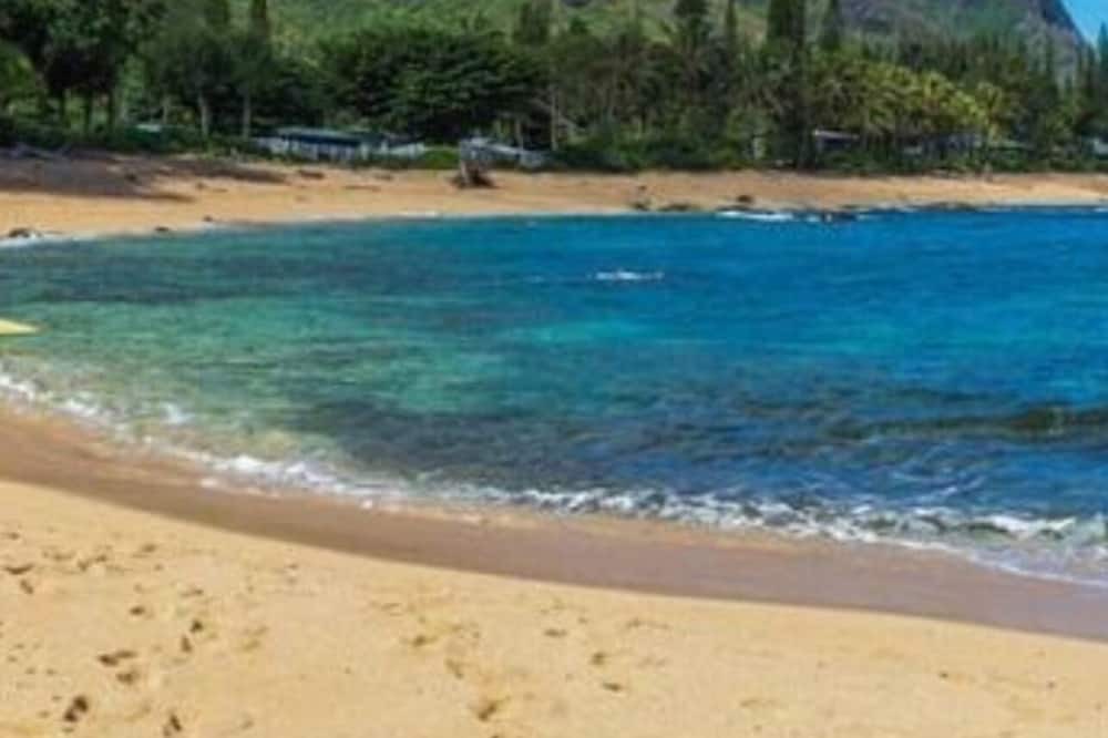 Wainiha House | Beachfront Pool, Hot Tub, ocean & Mt Views 2 bd 2 br + Lanai Bali bed Peaceful