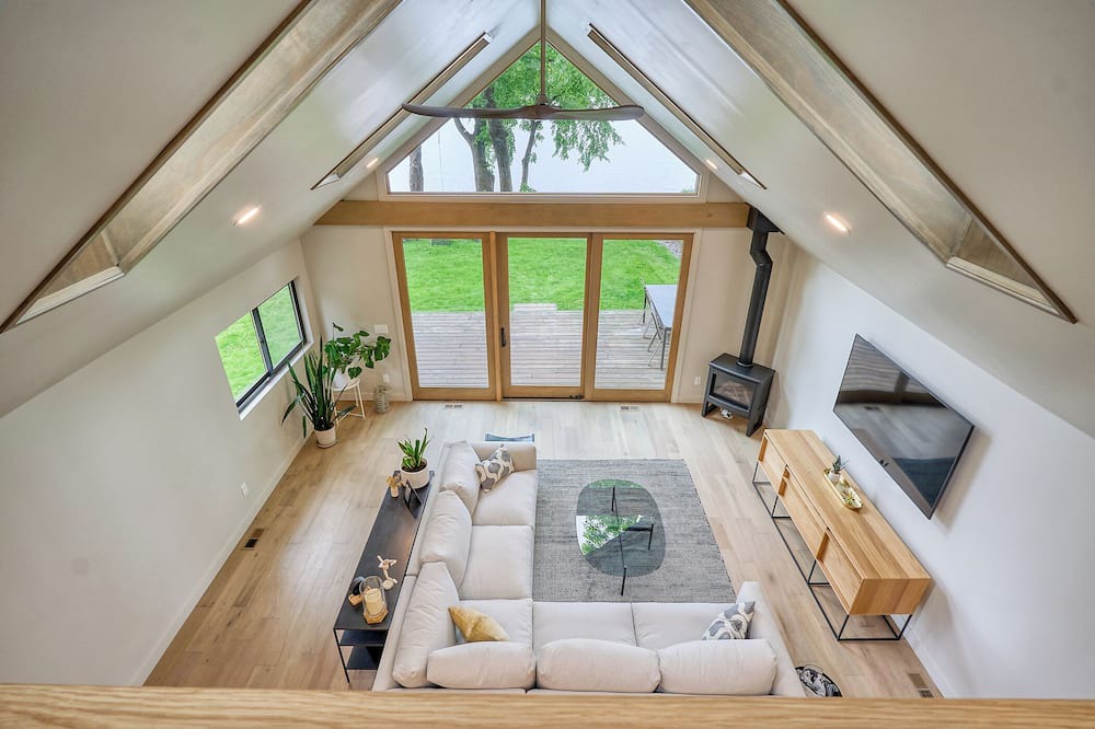 Maple Plain House | Serenity Shore: Modern Getaway