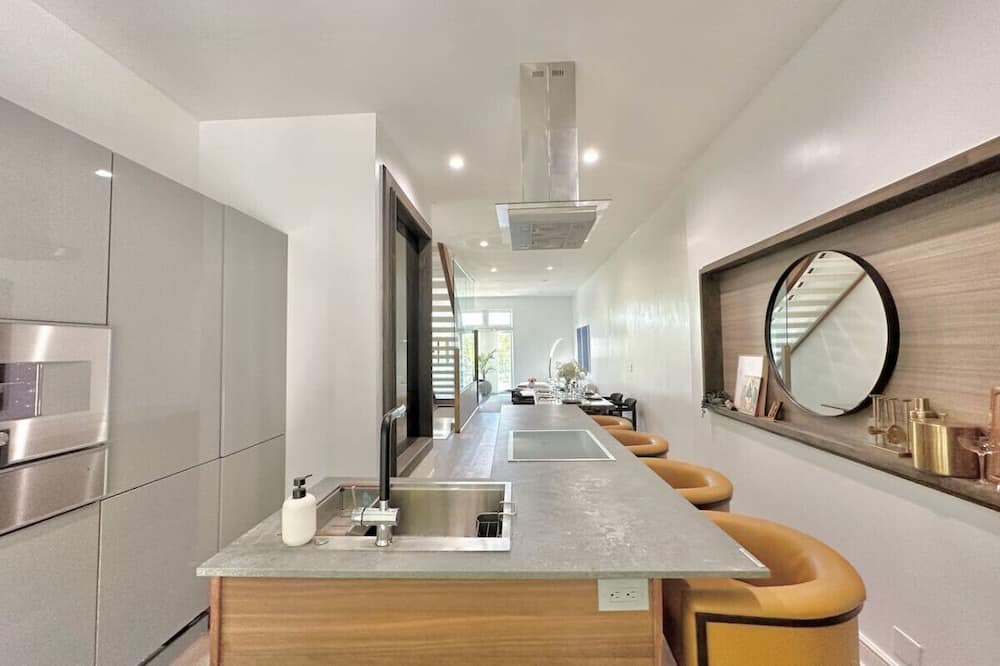 South Side Slopes House | The Josephine Villa | Elevator | Panoramic Views