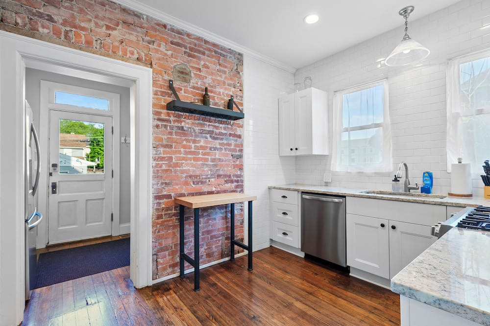 Franklin Park House | Urban Elegance Getaway – Historic 4 BDR in Trendy & Walkable Franklin Park!