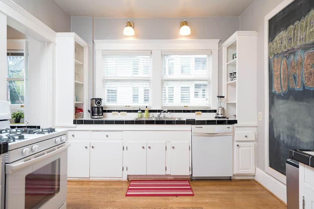 Goose Hollow Condo | Spacious Condo Near NW 23rd
