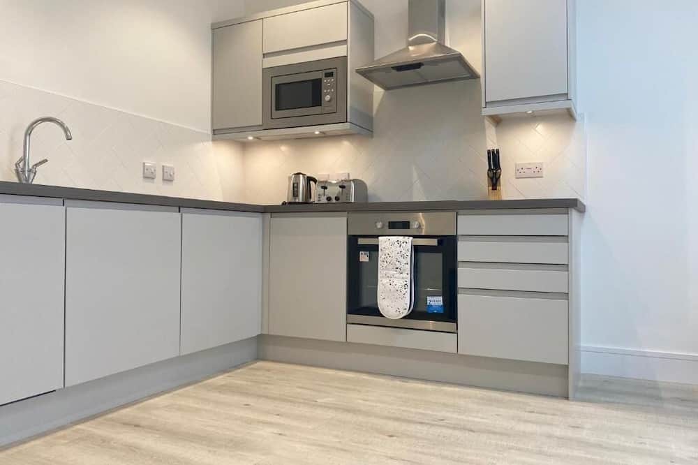 Fleet Apartment | Apex @ Fleet Heights - Apartment Five