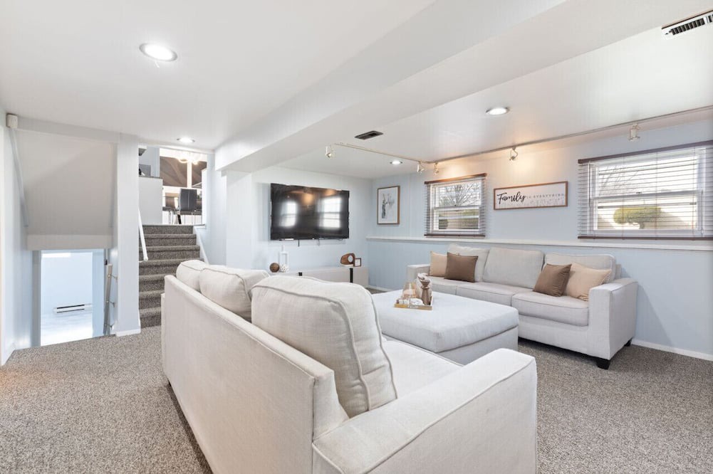 Country Club Hills House | Escape to The Hills: Spacious 3-Bed Retreat with Family & Game Rooms - Sleeps 8!