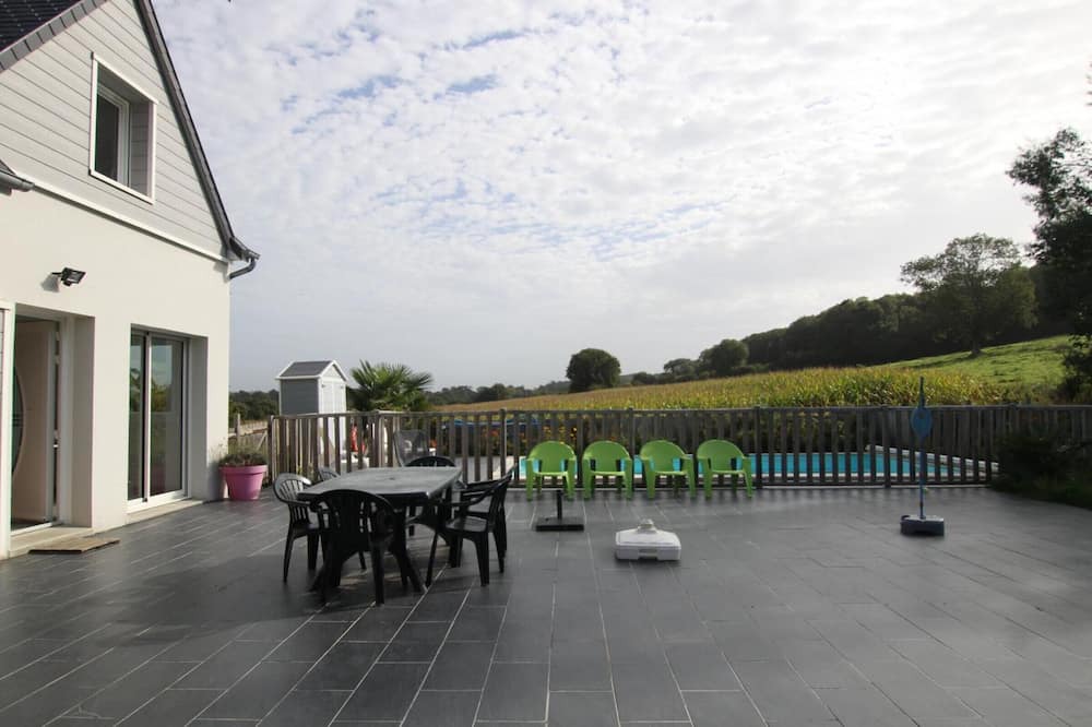 Jullouville Cottage | Gite Jullouville, 4 bedrooms, 8 persons
