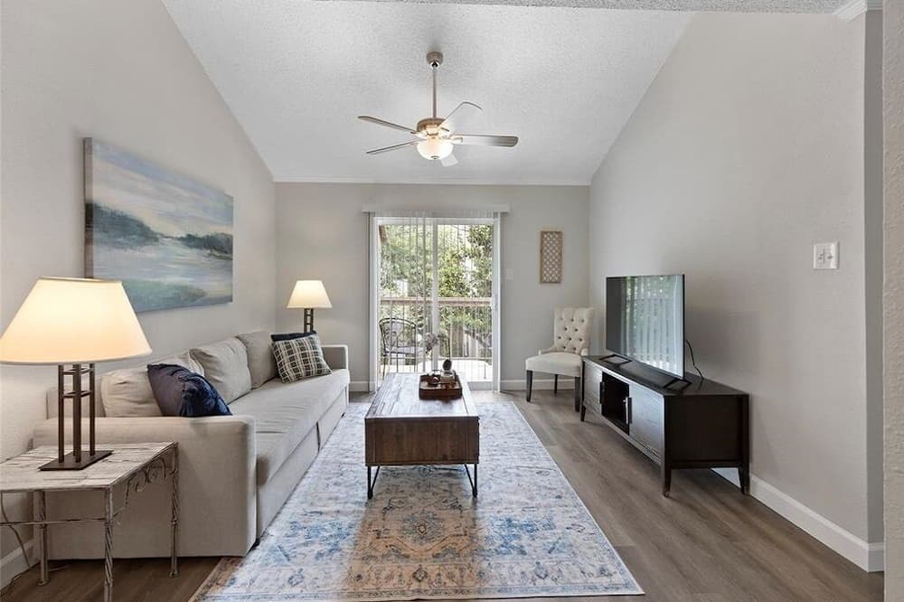 Westchase Apartment | Westpark Area Getaway