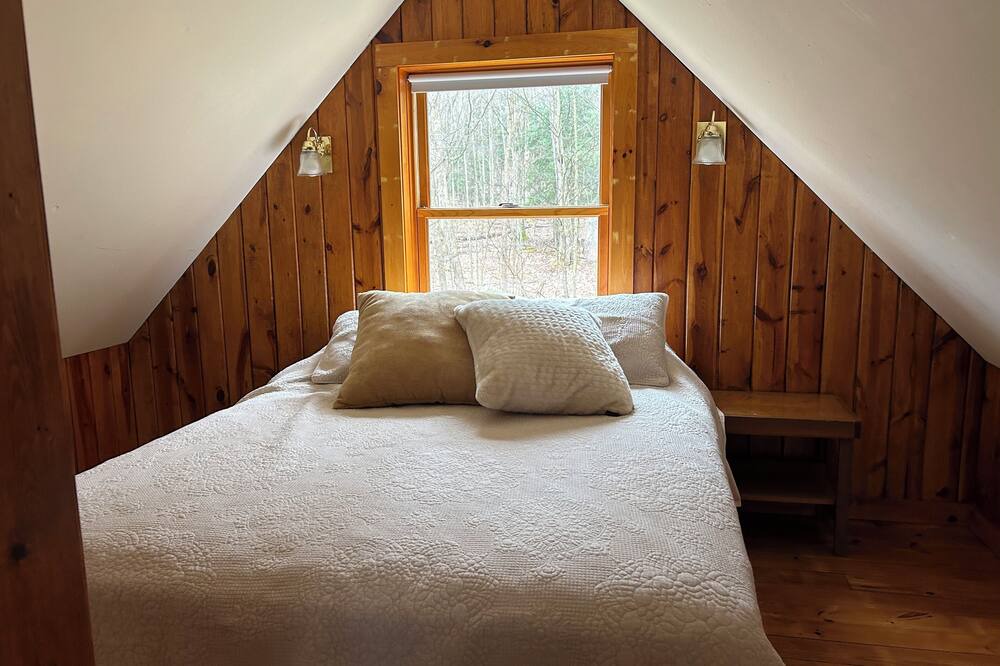 Ashville Cabin | Cozy Cabin close to Lake!
