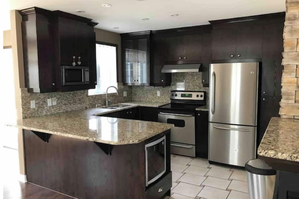 Sainte-Ann-des-Lacs Ski Chalet | Vrbo Property